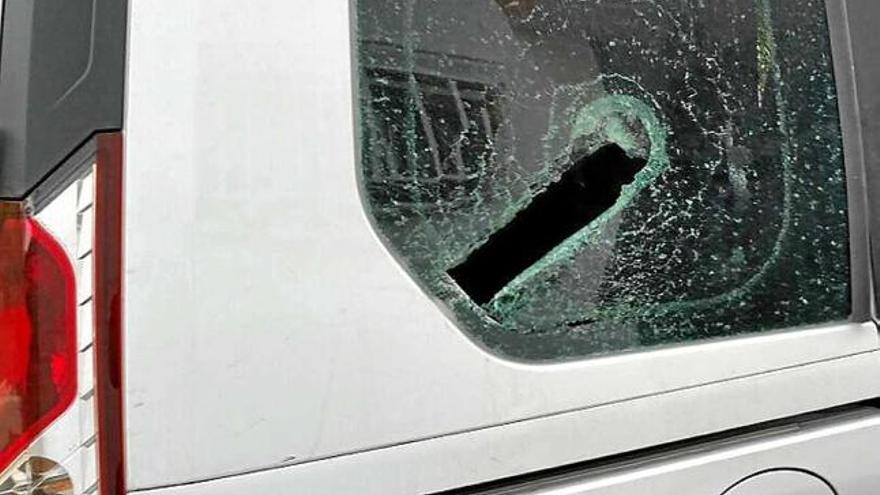 Una furgoneta del centre de menors L&#039;Estrep, víctima dels atacs