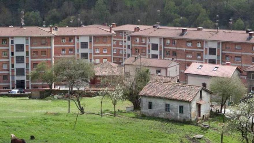 Viviendas del barrio de La Joécara, en el distrito langreano de Sama.