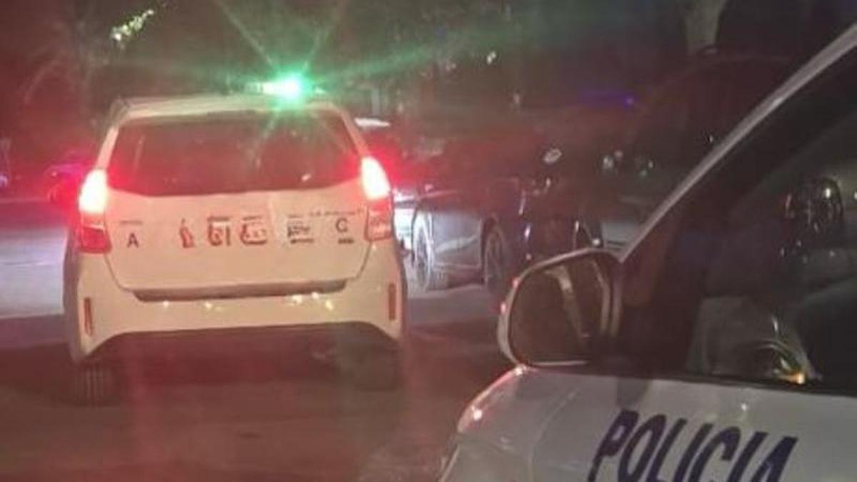 La Policía Local de Ibiza en un control.