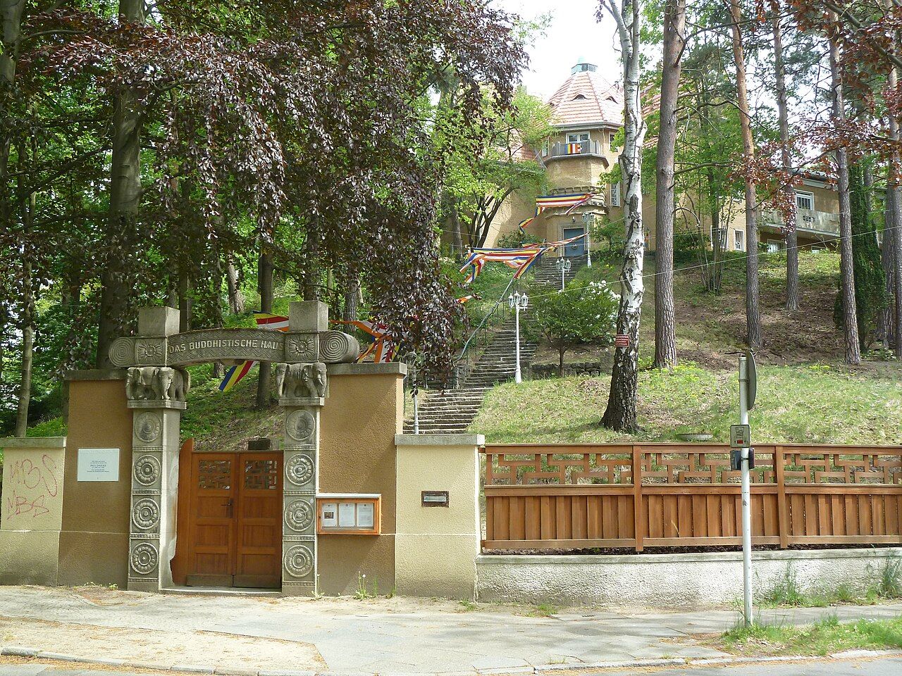 La casa budista de Fronhau es uno de los templos budistas más antiguos de Europa.