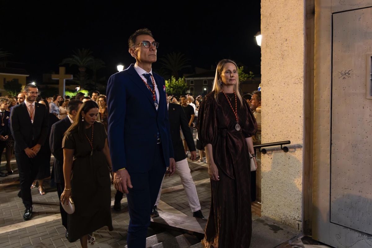 La alcaldesa de Cehegín, Alicia del Amor, junto al presidente de la Hermandad de la Virgen de las Maravillas, Tomás Noguerol