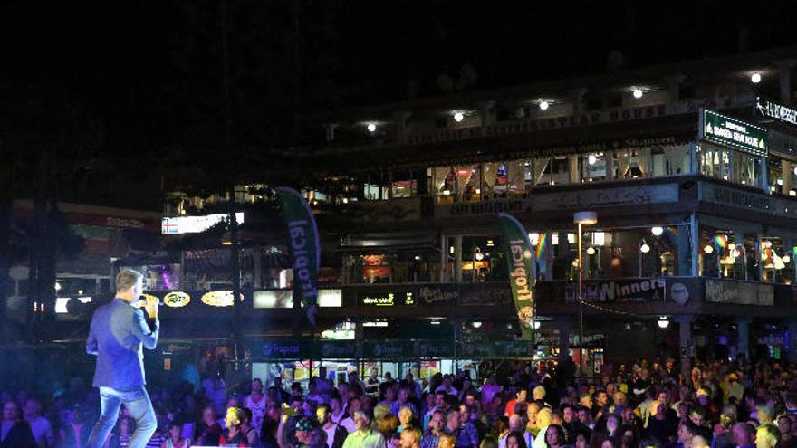 Actuación musical de la GayPride en la madrugada del sábado.