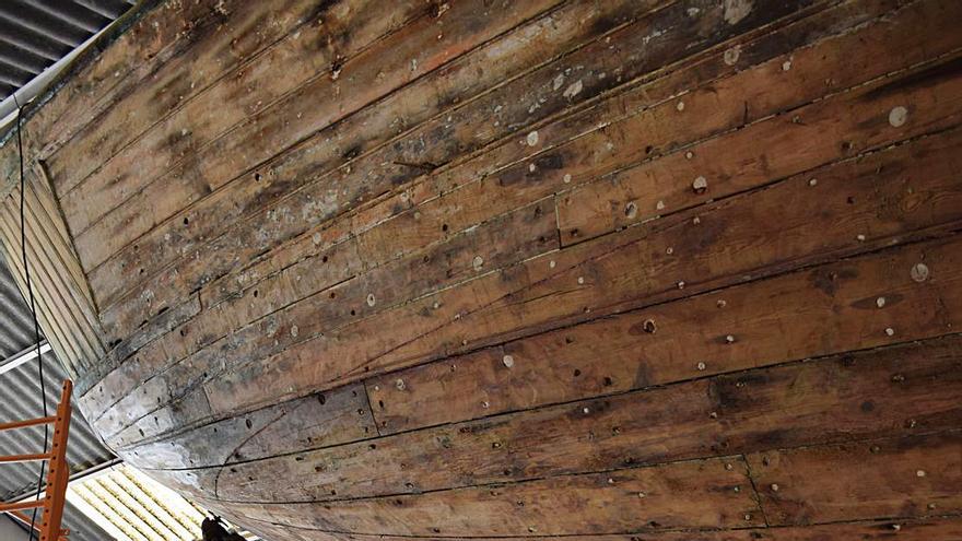 Los ‘mestres d’aixa’ del Consell recuperan todos los barcos  de madera que se abandonan 
