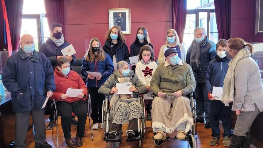 Participantes de la iniciativa, ayer, en el  Ayuntamiento | R.I.G.