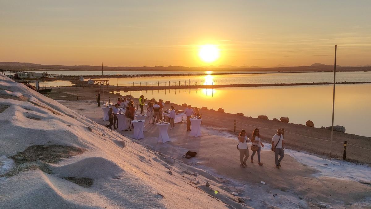 Puesta de sol y degustación de salazones y productos de la Vega Baja en la laguna de Torrevieja