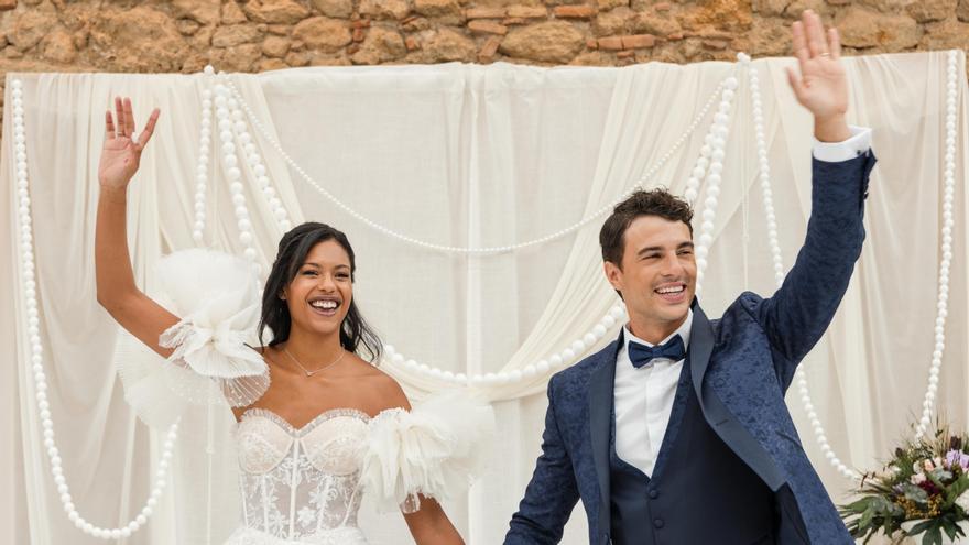 Sin móviles, con vibras rococó glam y mesas serpenteantes... Nuevo decálogo de tendencias para las bodas en 2026