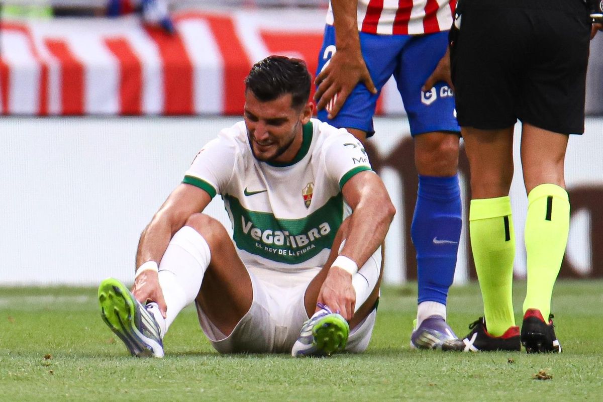 Rafa Mir se duele del tobillo.