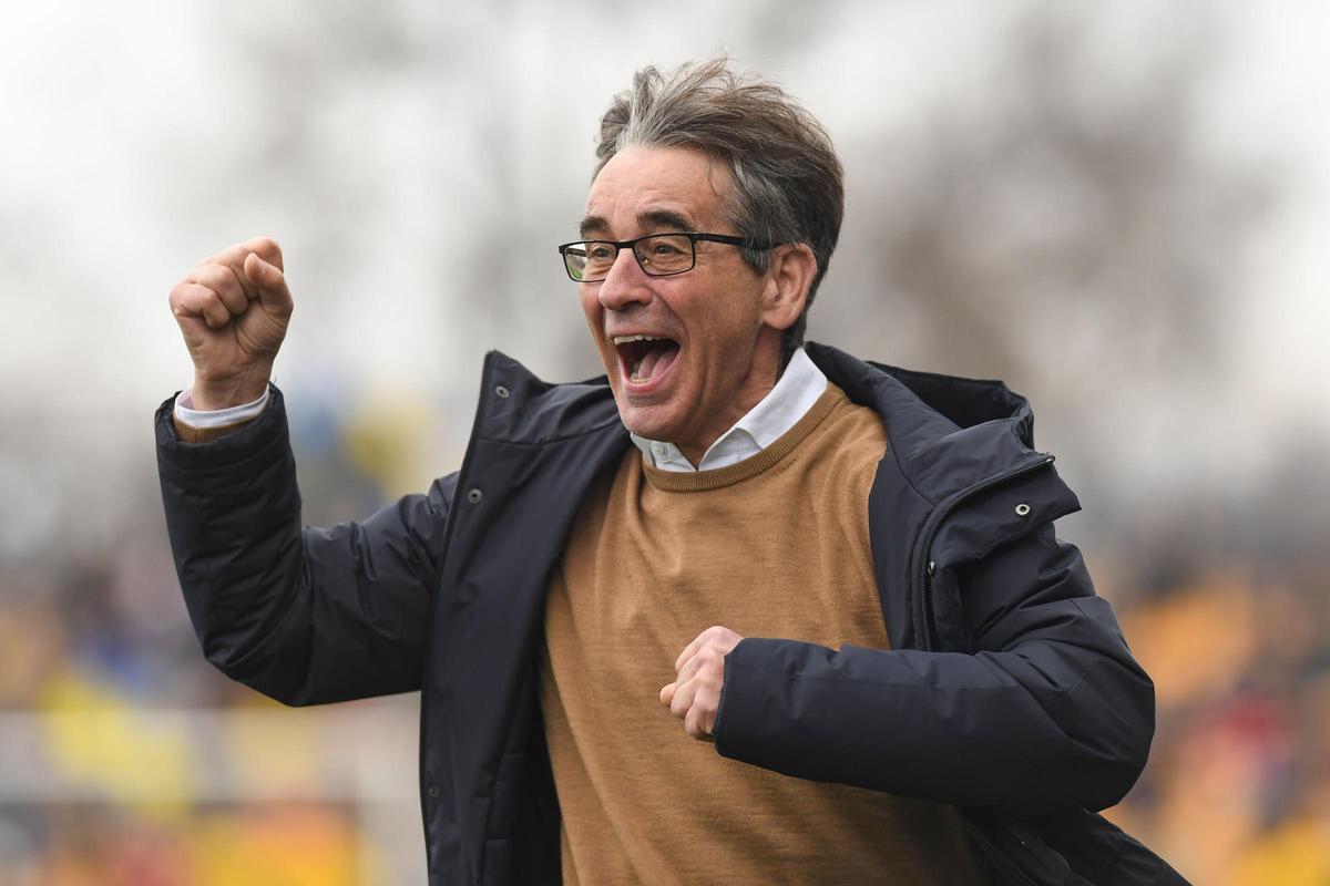 Fernando Vázquez celebra un gol ante el Alcorcón en febrero de 2020.