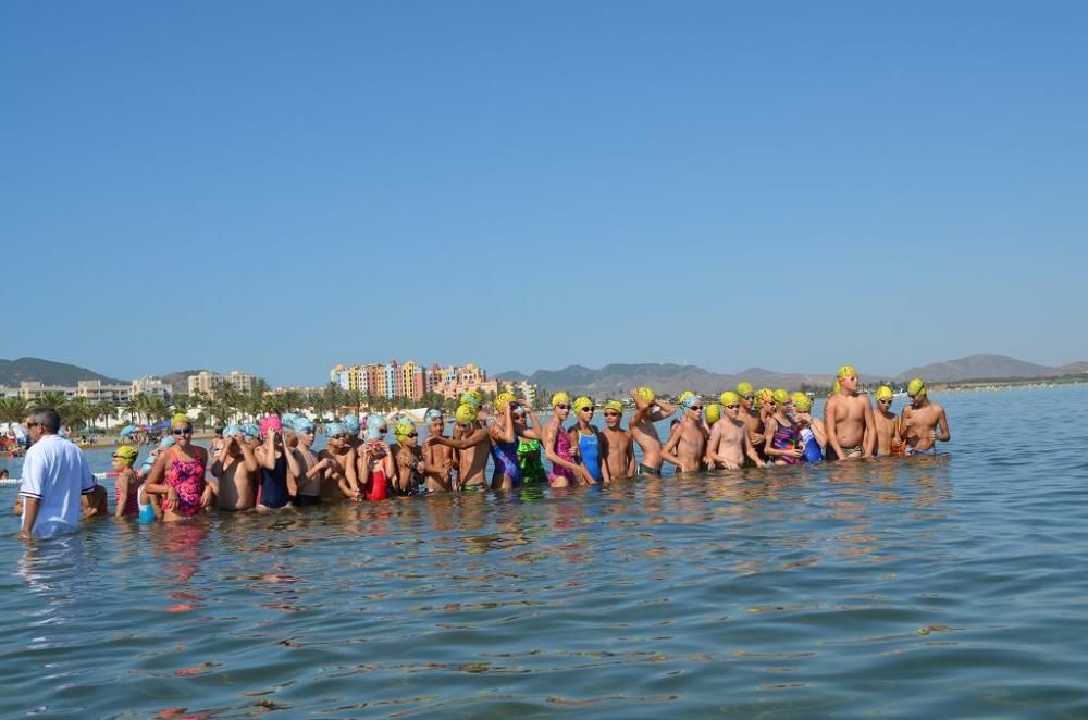 Más de 200 participantes 'se mojan' por la esclerósis múltiple en Playa Paraíso