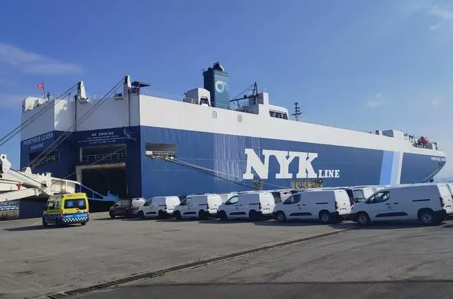 El confinamiento de un buque pone en jaque a la terminal de vehículos de Vigo