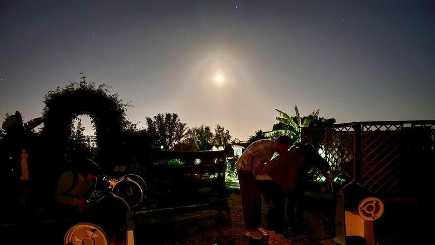 L’‘eclipsimania’ continua: observatoris de tot Espanya obriran de matinada per veure l’eclipsi lunar del 28 d’agost