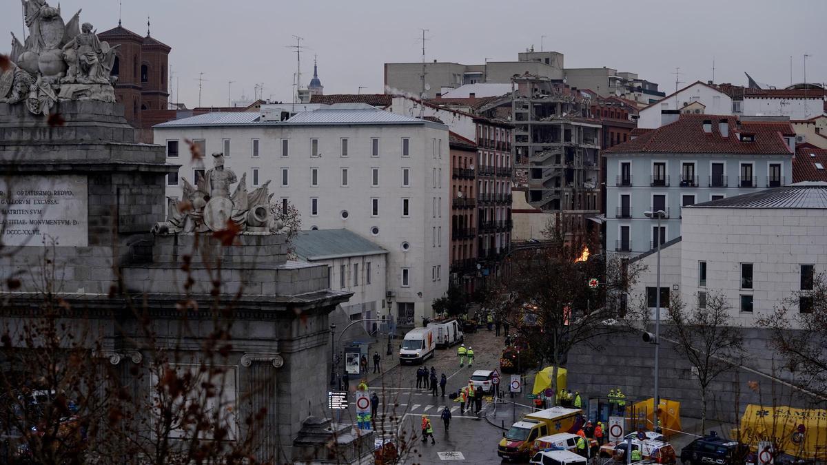 La fuerte explosión que destrozó un edificio en el centro de Madrid en enero 2021, en imágenes