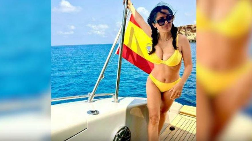 Salma Hayek, enamorada de sus canas en Ibiza