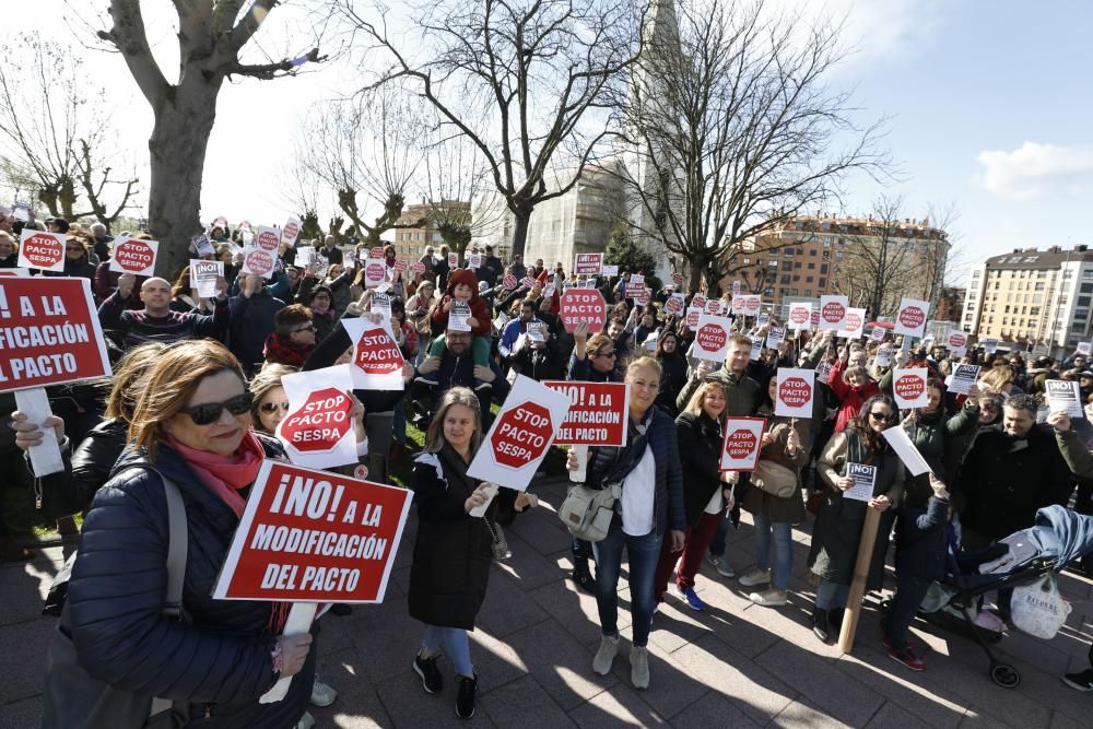 Protestas contra el SESPA ante el HUCA