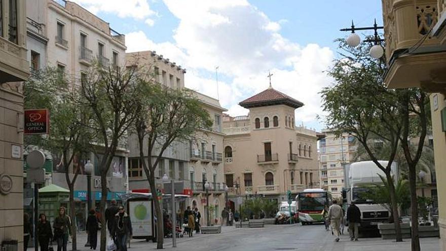 Una imagen de archivo de la plaza de Baix, que quedará protegida por un plan especial ratificado por la Generalitat