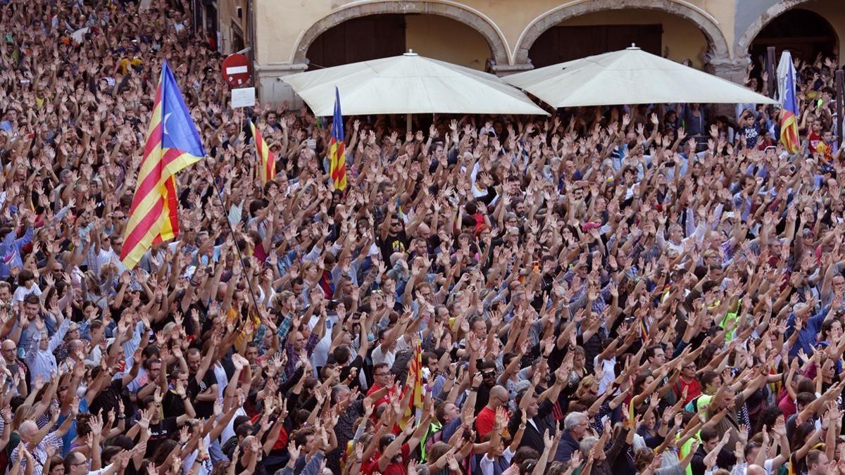 Manifestación en la Plaça de L'Ajuntament d'Igualada: