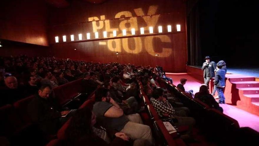 El Teatro Municipal de Tui durante el desarrollo de Play-Doc. // A. Irago