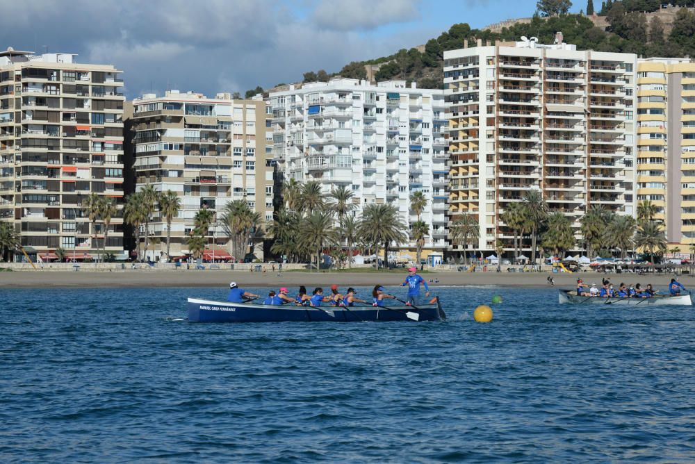 Las imágenes de la regata de invierno de remo de banco fijo 'Ciudad de Málaga'