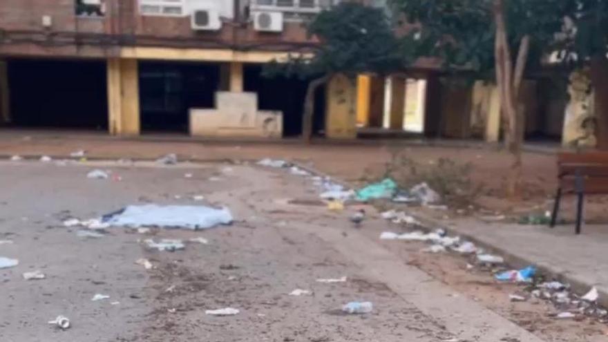 La suciedad acumulada en la calle.
