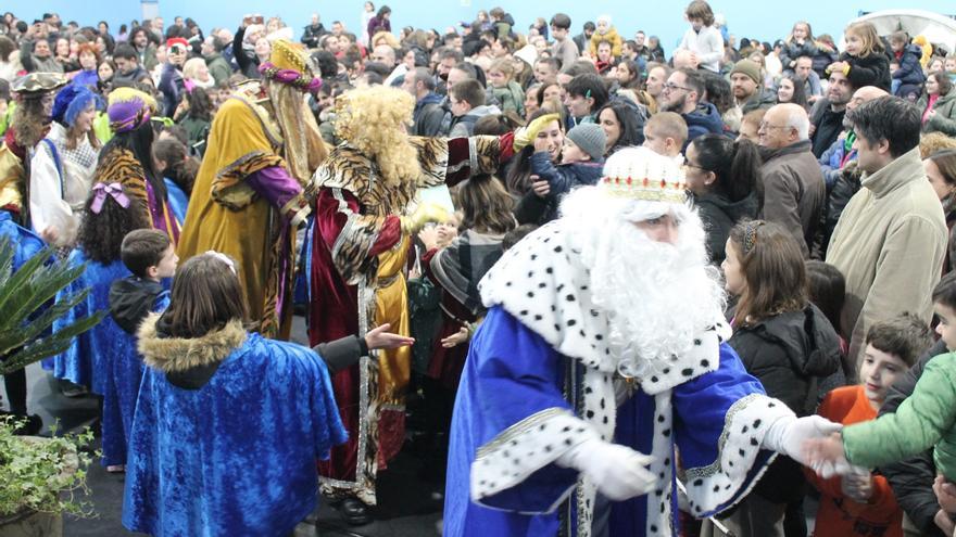 Reyes sin miedo a la navegación o la nieve fueron vitoreados en toda la comarca