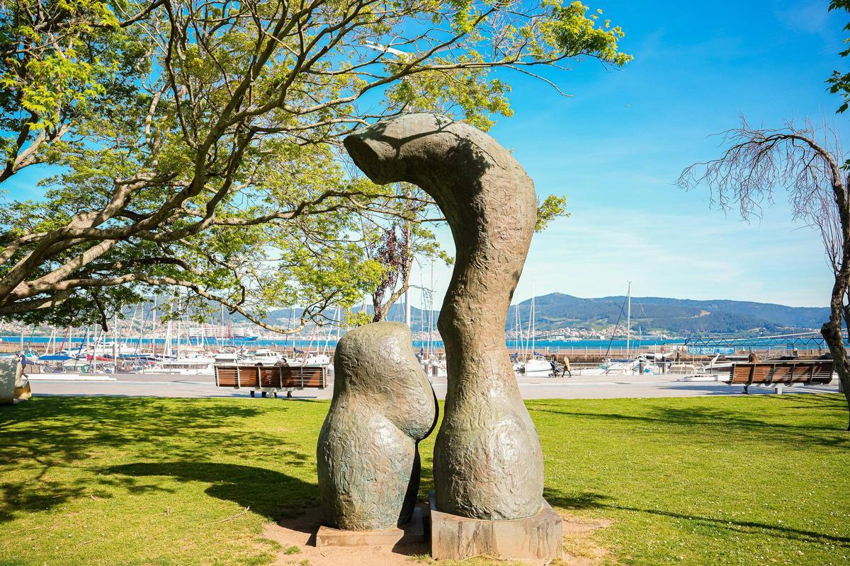 Monumento a la mujer de Xesús Valverde Alonso.