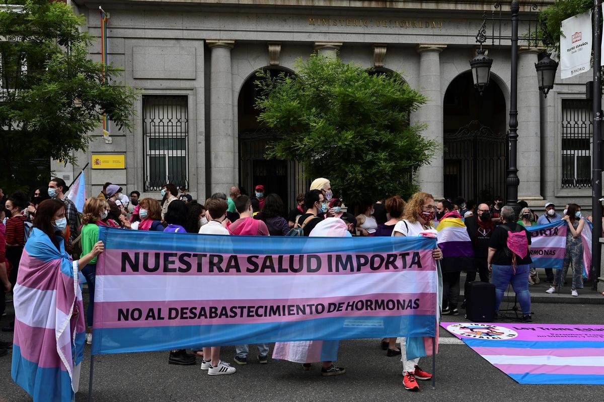 Concentración a favor de la ley trans y para denunciar el desabastecimiento de medicamentos para la terapia hormonal de este colectivo.
