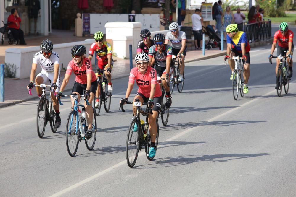 Alrededor de 500 ciclistas toman la salida en la primera etapa de la ronda ibicenca