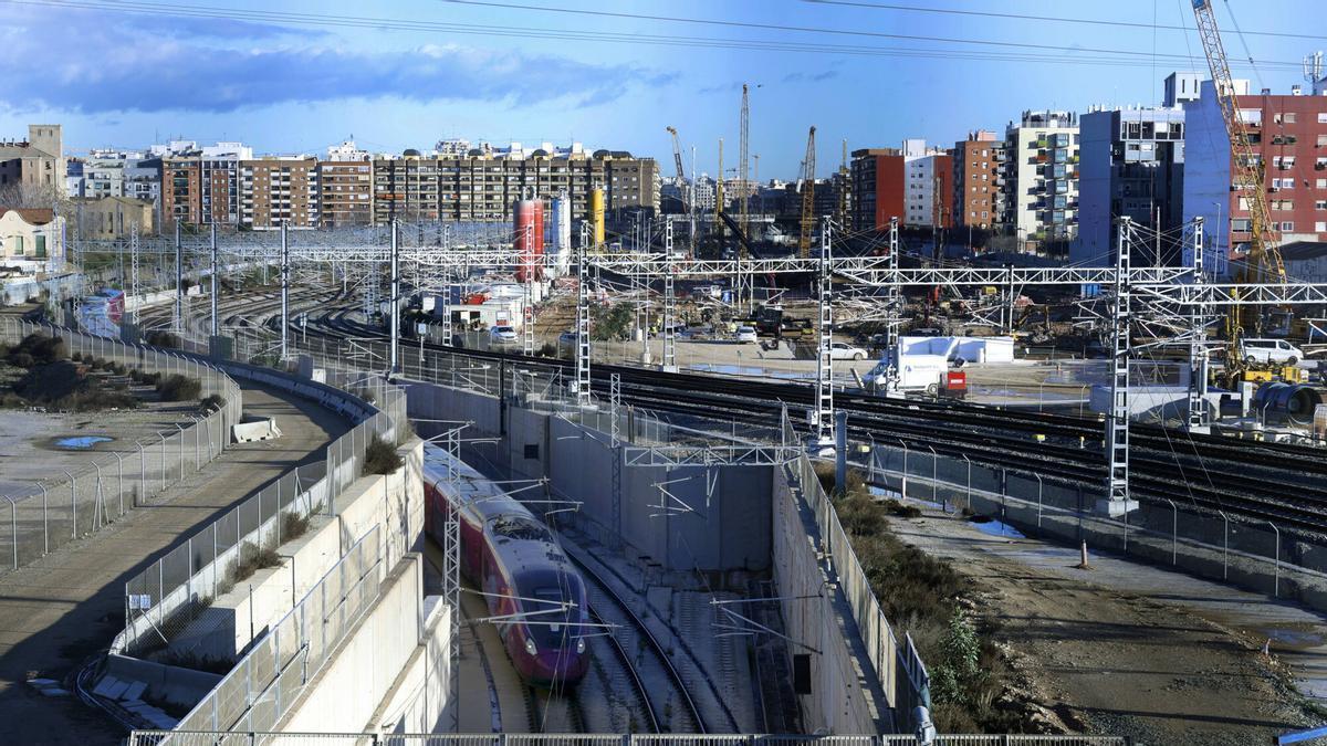 Obras del tren entrando en Valencia, una de las infraestructuras que se están ejecutando con fondos europeos.