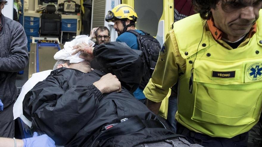 La Audiencia de Barcelona rechaza la amnistía para los cuatro policías que mutilaron a Roger Español el 1-O y los envía a juicio