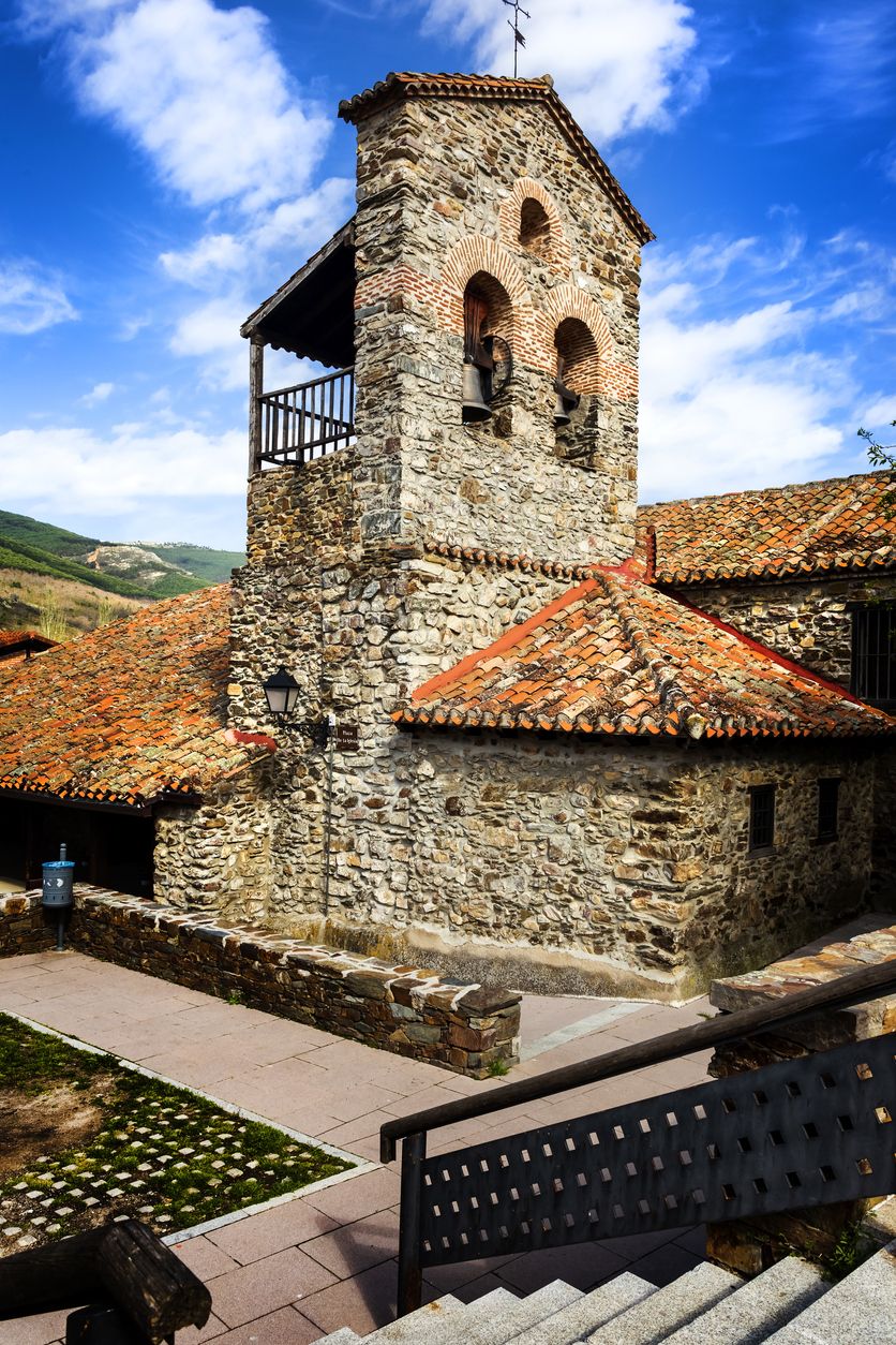Iglesia en Puebla de la Sierra, conocido como el Osaka español.
