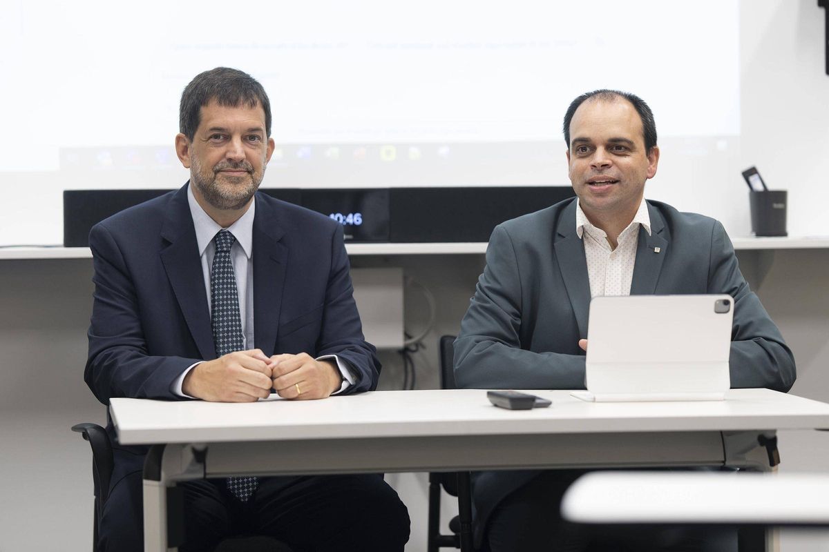 El director general de IA del Govern, Jaume Miralles, y el secretari de Telecomunicacions i Transformació Digital, Albert Tort.