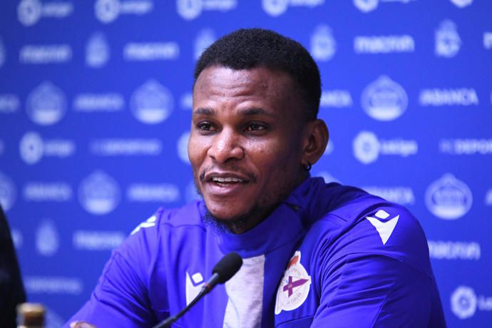 Uche Agbo, presentado como jugador del Dépor