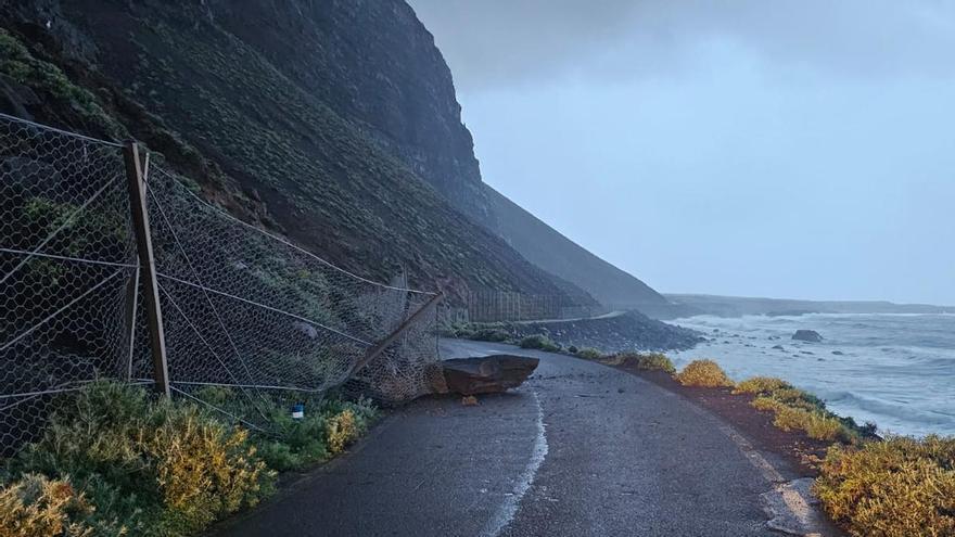 El Hierro mantiene activo su plan de emergencias ante varios desprendimientos motivados por el paso de 'Therese'