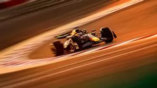 Verstappen asusta y Alonso convence en los test de Bahrein