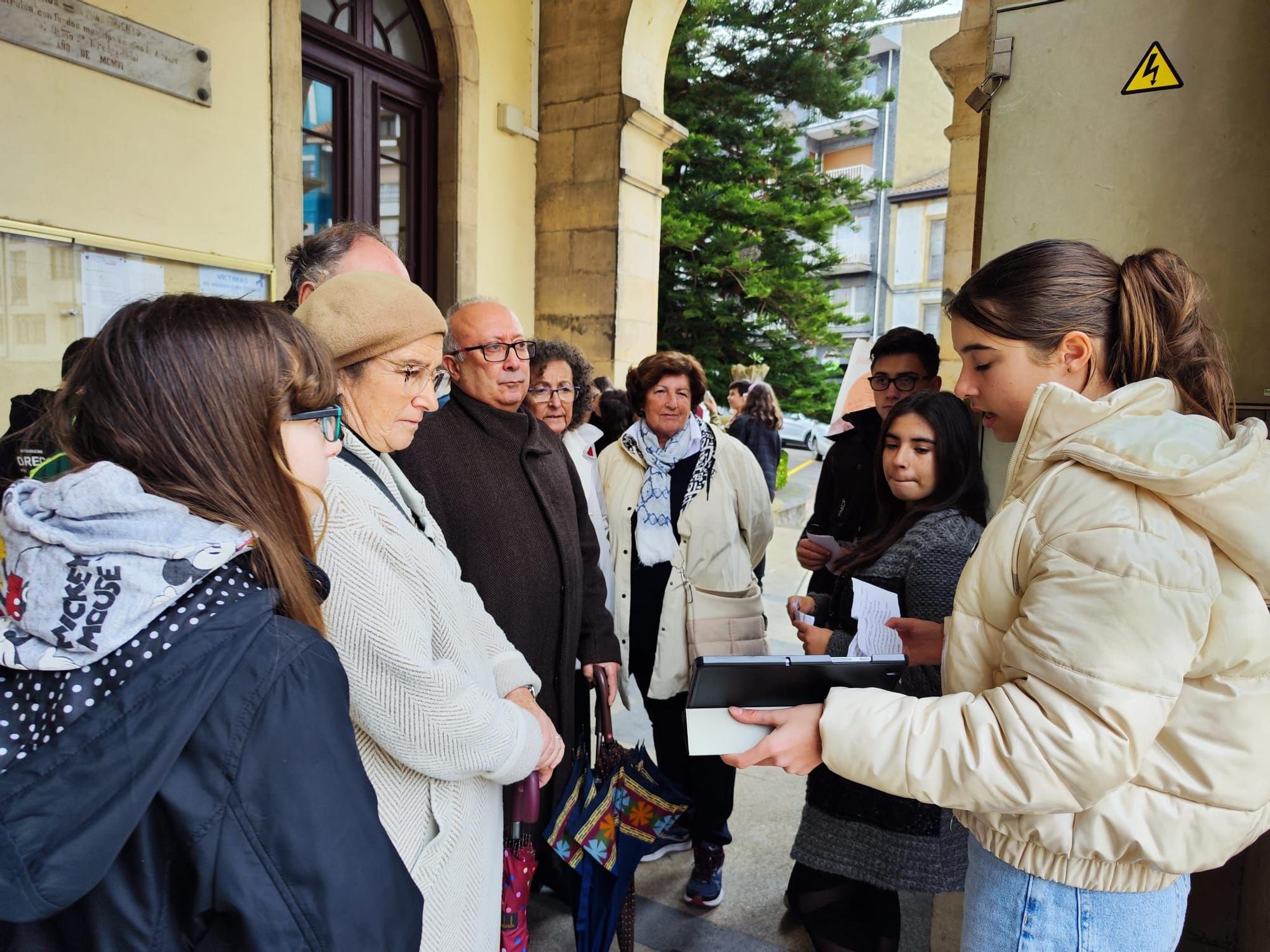 La historia medieval de Villaviciosa, de las aulas a las calles: así han ejercido los alumnos del instituto como guías turísticos