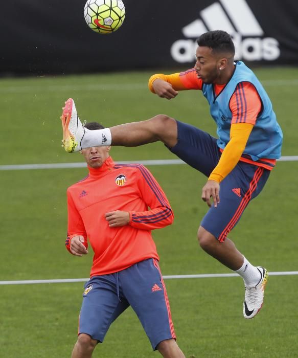 Último entrenamiento del Valencia antes del partido contra el Real Madrid