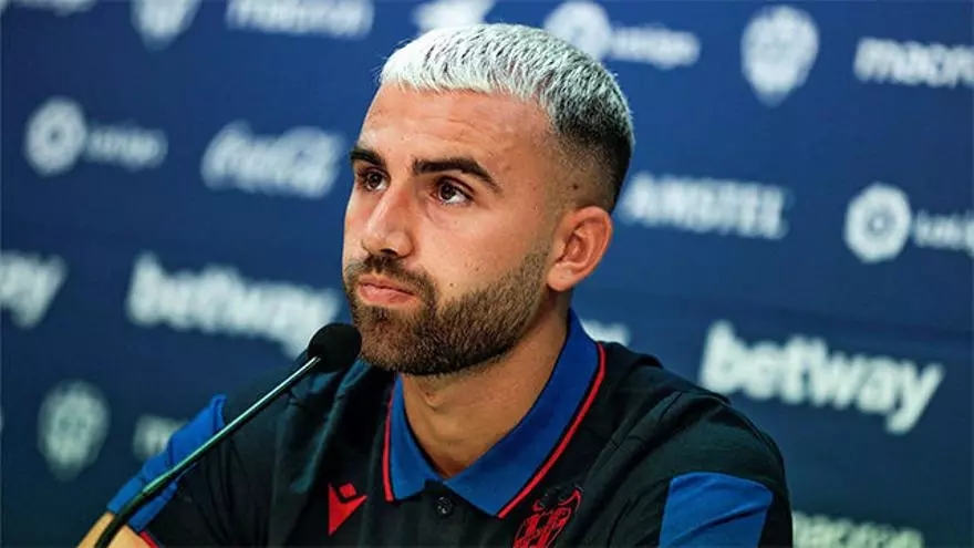 Borja Mayoral: "Estoy comprometidísimo con el Levante"