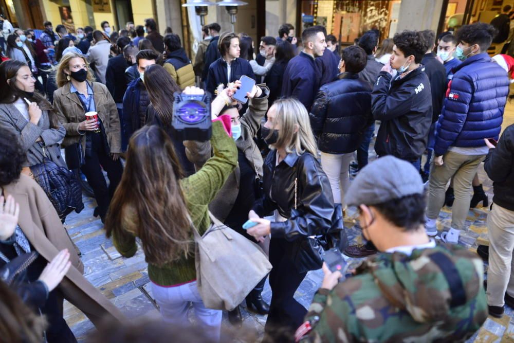 Ambiente festivo en Cartagena el último día del año