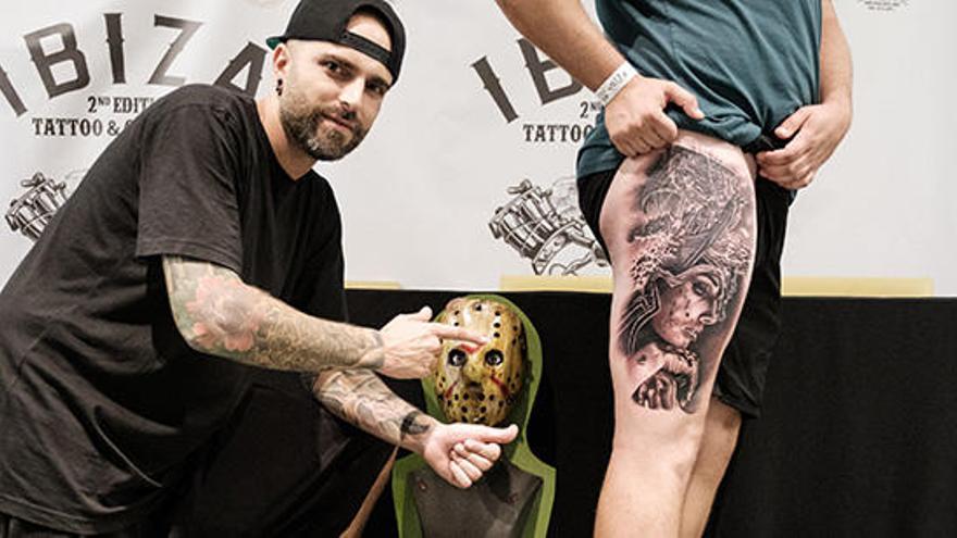 Pedro Argiz  &#039;Peri&#039;, tatuador: «Vull que el client surti somrient»
