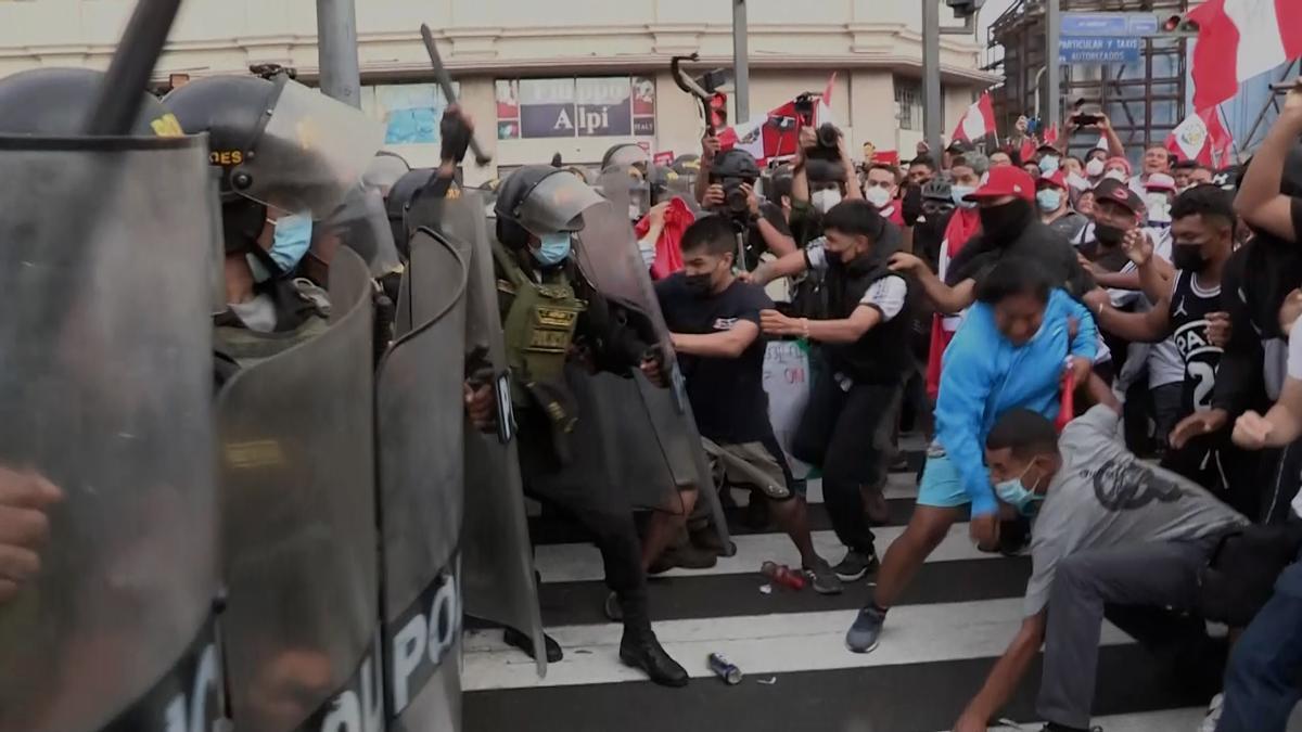 Las protestas en Perú por el alto coste de la vida acaban con represalias del gobierno.
