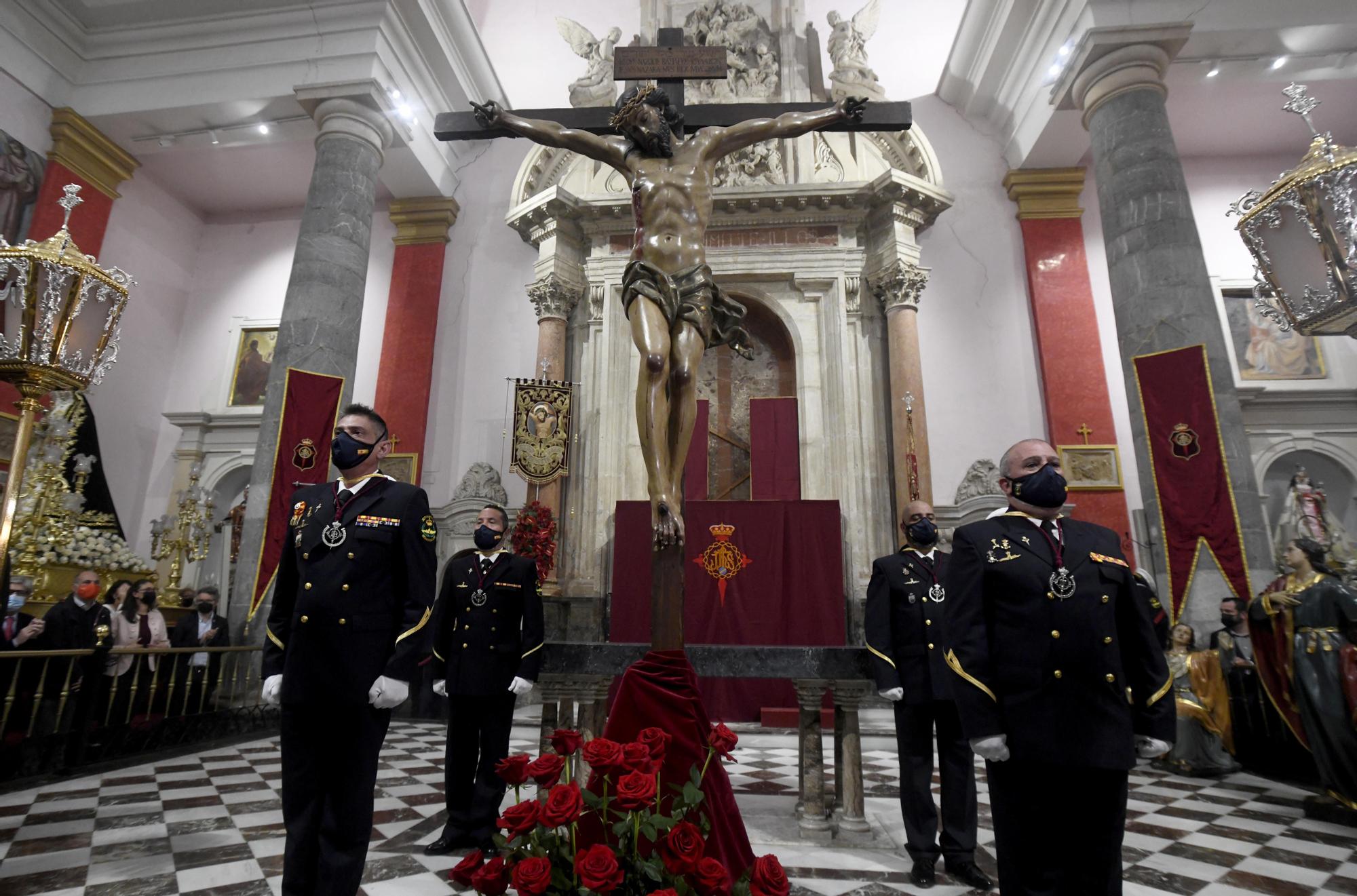 Descendimiento y besapiés del Cristo del Perdón en Murcia