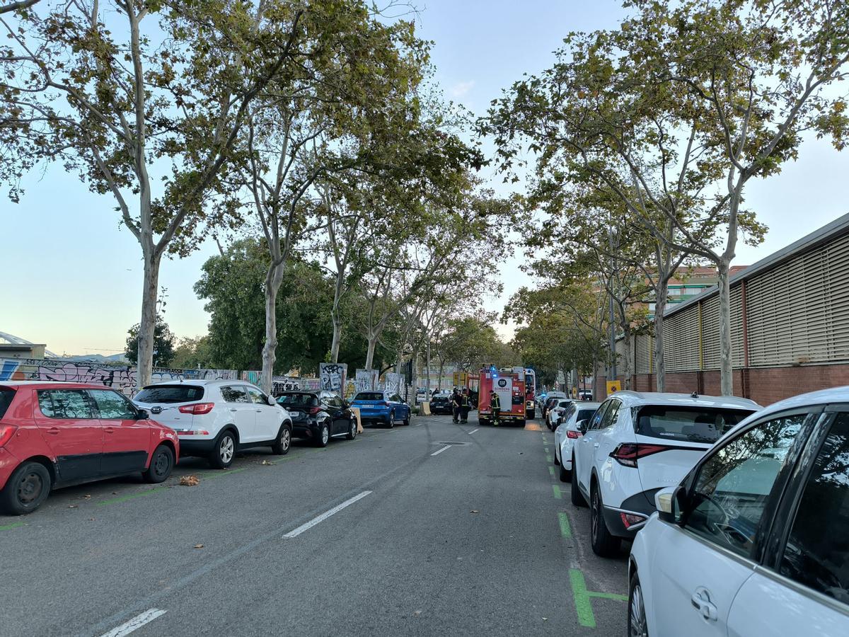 Incendio en un asentamiento de barracas en la calle de Bac de Roda de Barcelona