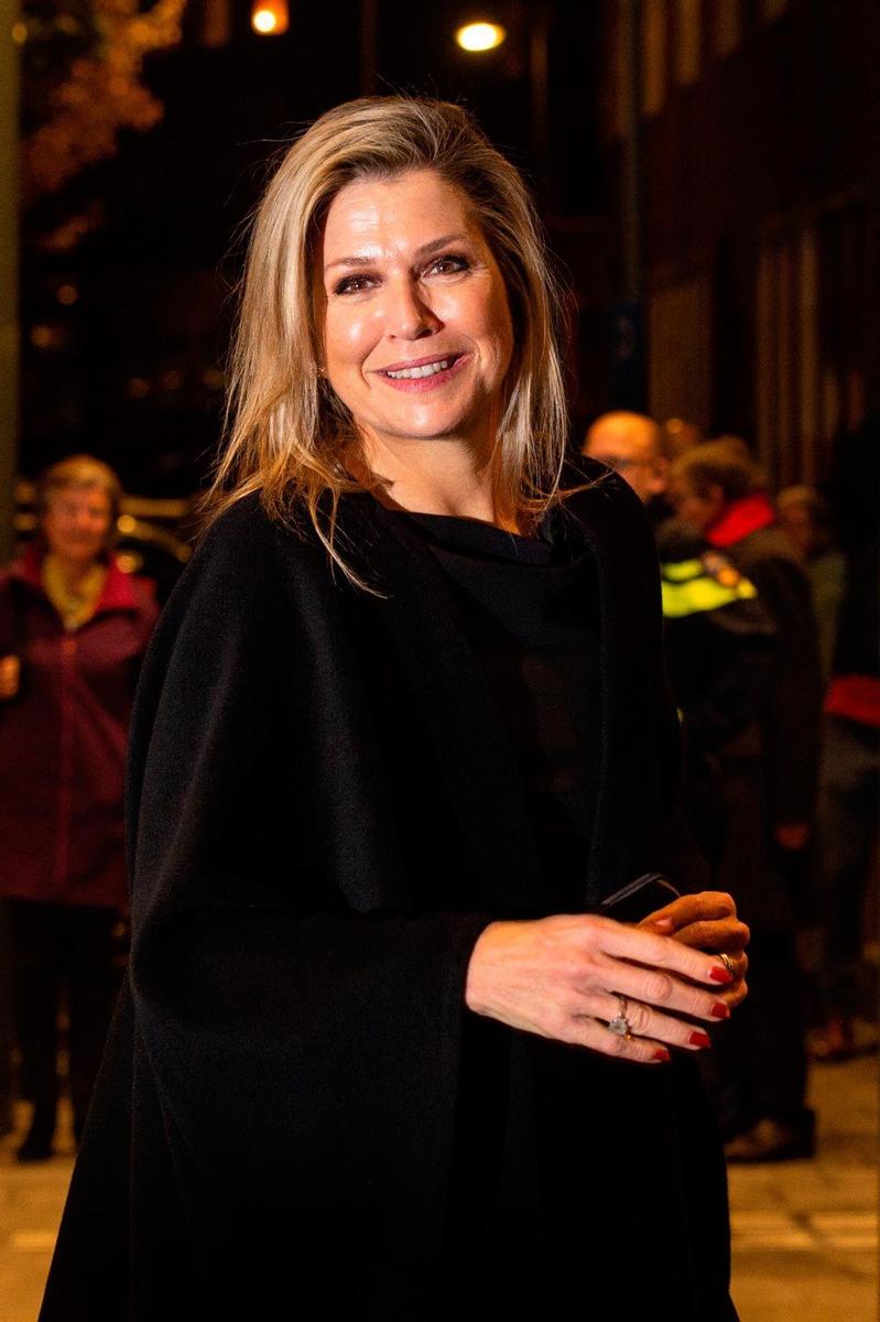 En Zara hay un broche de brillos que convierte en lujo todo lo que toca (y  este look de Máxima de Holanda lo demuestra) - Woman
