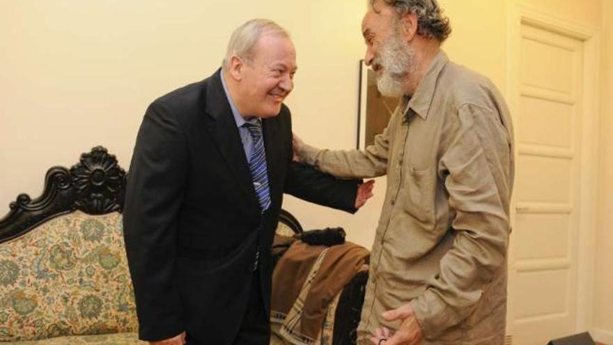 Antonio Pedreira Andrade y Luis Montes, ayer, en la Fundación Paideia, en A Coruña. / fran martínez