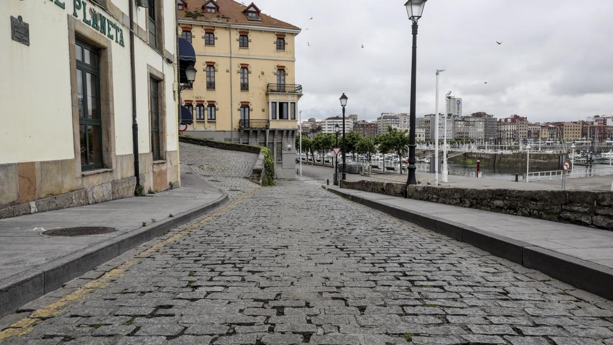 El tránsito de las Ballenas y la calle Claudio Alvargonzález, al fondo.