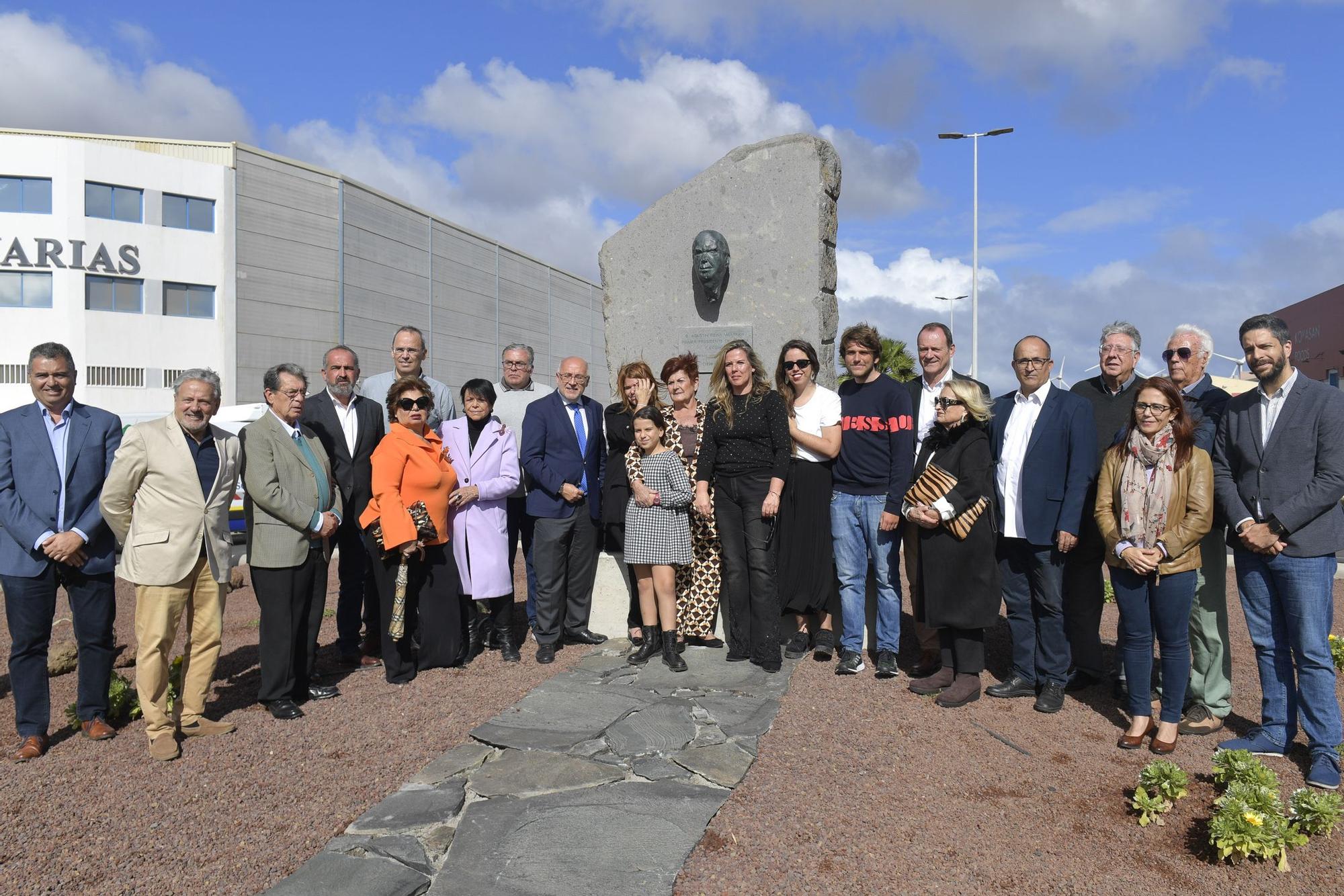 Busto en honor al fallecido empresario Agustín Reina Martinón