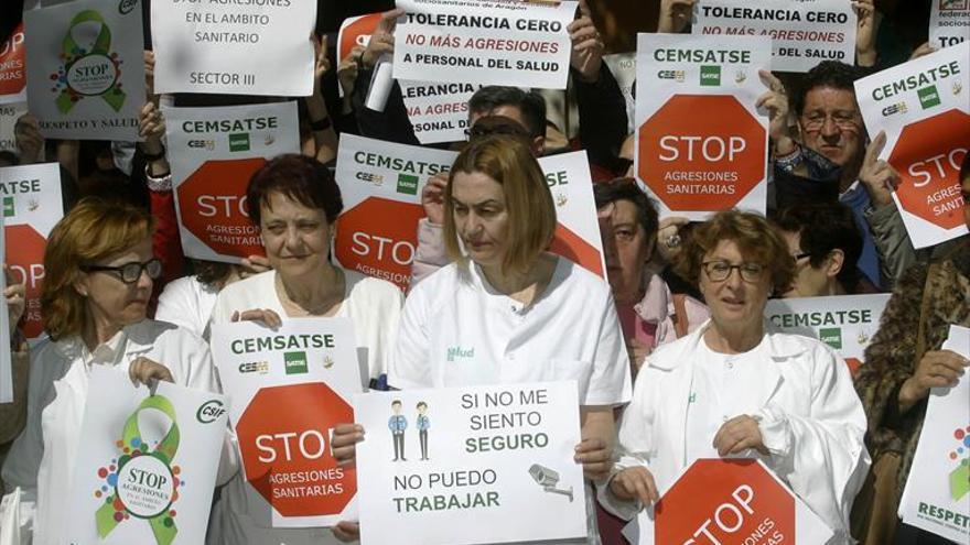 «Cierro los ojos y me veo en el suelo, recibiendo  patadas»