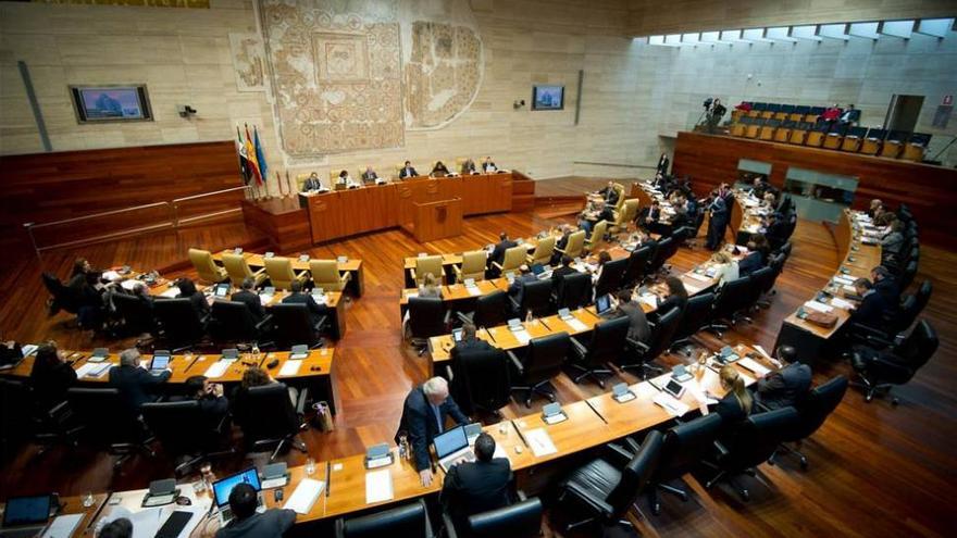 La reforma de la renta básica de Extremadura vuelve el día 25 al pleno del Parlamento