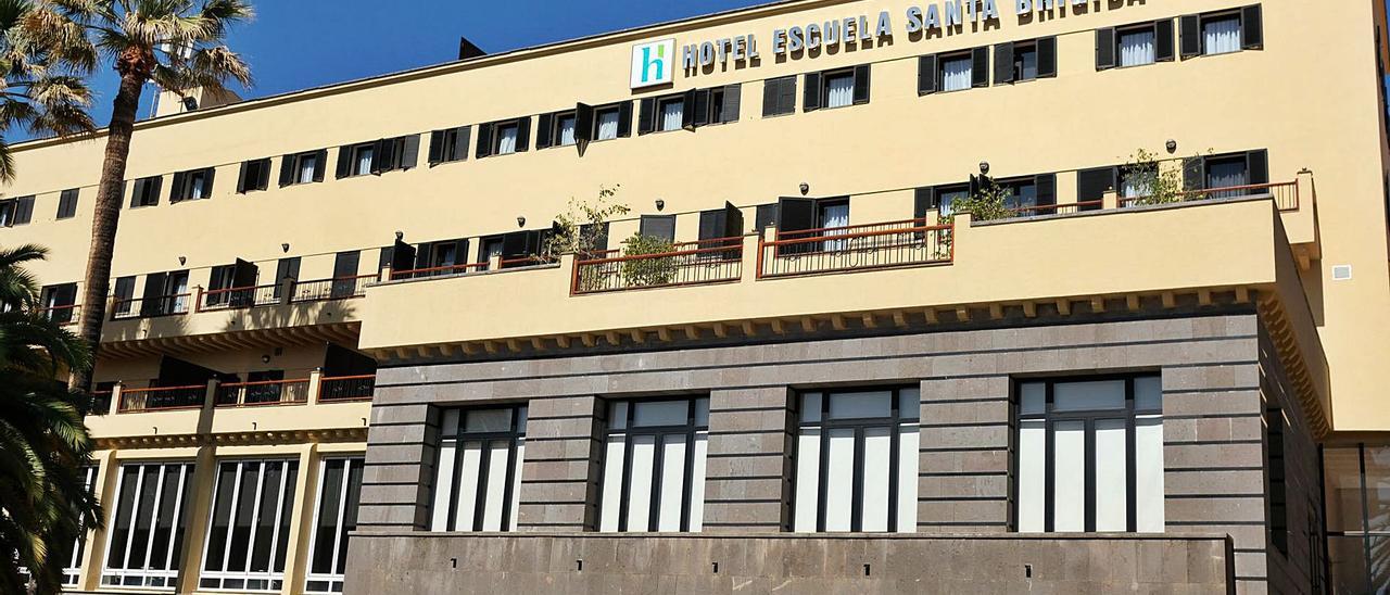 Fachada principal del Hotel Escuela de Santa Brígida, en Monte Lentiscal. | | JOSÉ CARLOS GUERRA