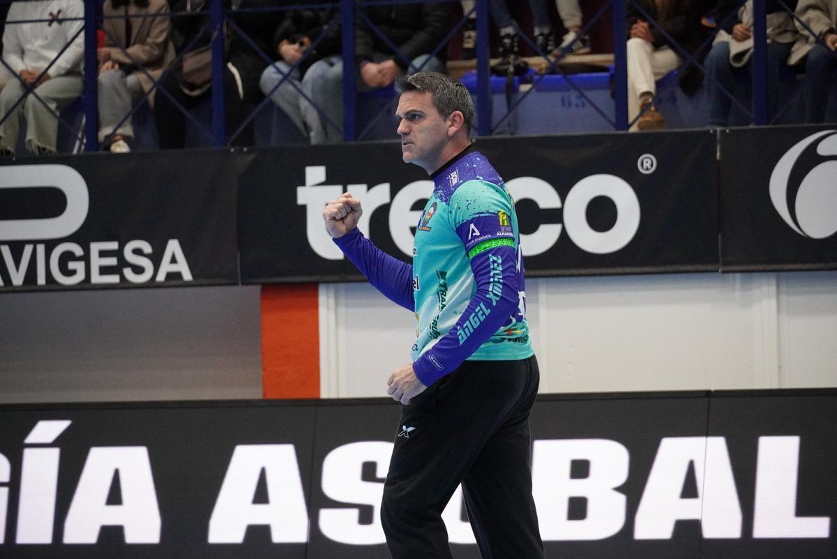 Álvaro de Hita celebra una parada.